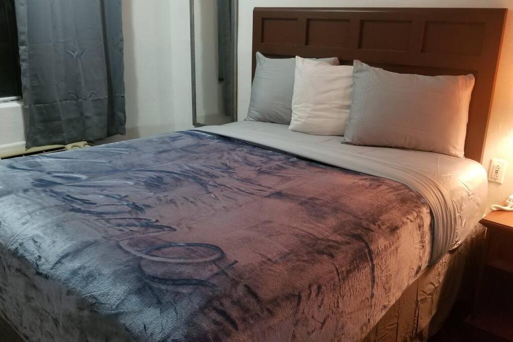 Hotel 2 Queen Beds Hotel Room 237 Booking Stillwater Exterior foto